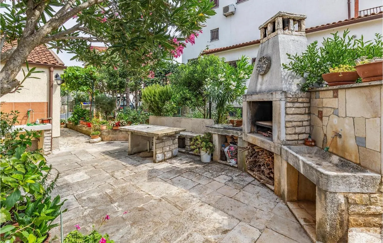 2 Bedroom Stunning Apartment In Rovinj 0*,