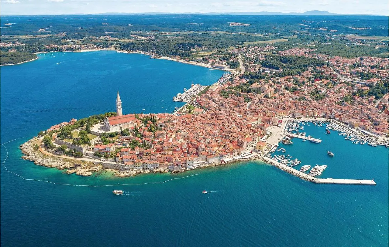 2 Bedroom Stunning Apartment In Rovinj 0*,