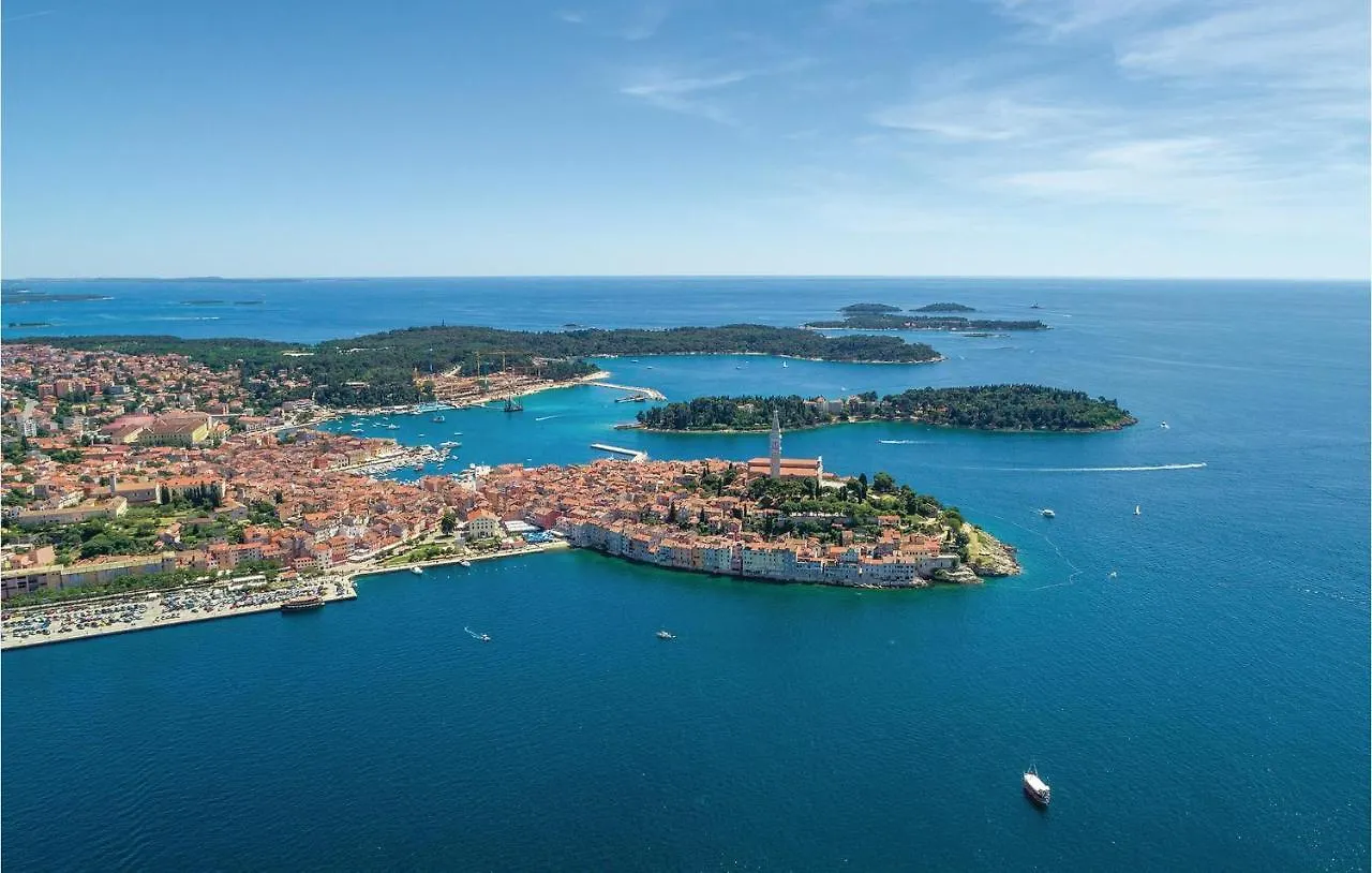 2 Bedroom Stunning Apartment In Rovinj