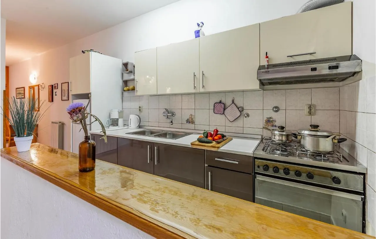 2 Bedroom Stunning Apartment In Rovinj